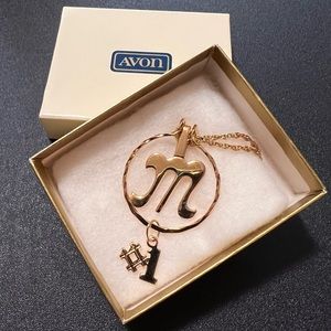 Vintage Avon 18” Gold Chain Pendant Charm Necklace